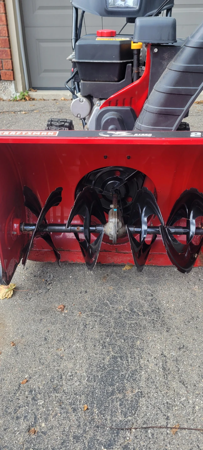 28 inch Craftsman snowblower with 357cc engine - photo 2