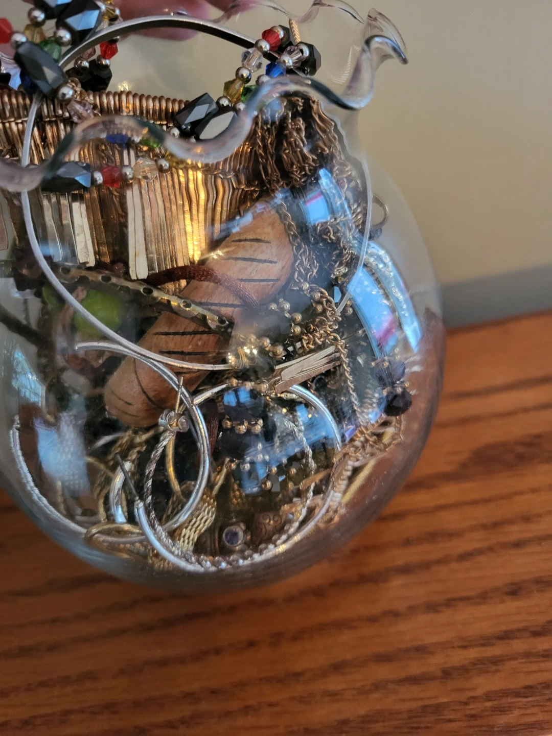 Assorted Costume Jewelry in Decorative Glass Vase - photo 4