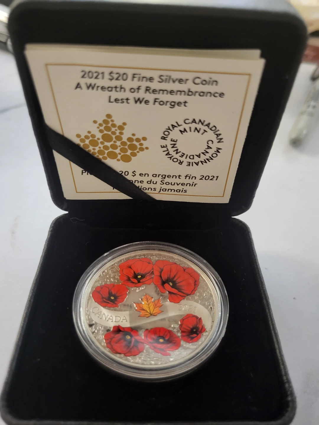 2021 $20 Royal Canadian Mint Fine Silver Poppy Coin - photo 2