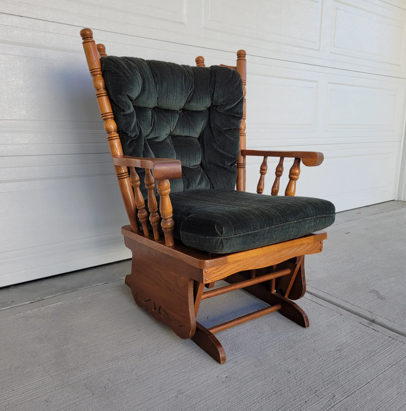 Beautiful Vintage Solid Oak Wooden Platform Glider Rocker Chair. - photo 2