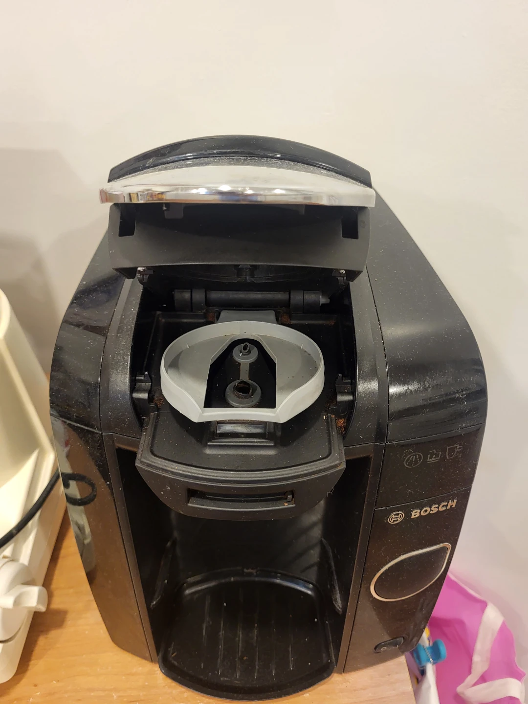 Bosch Tassimo Coffee Maker - photo 3