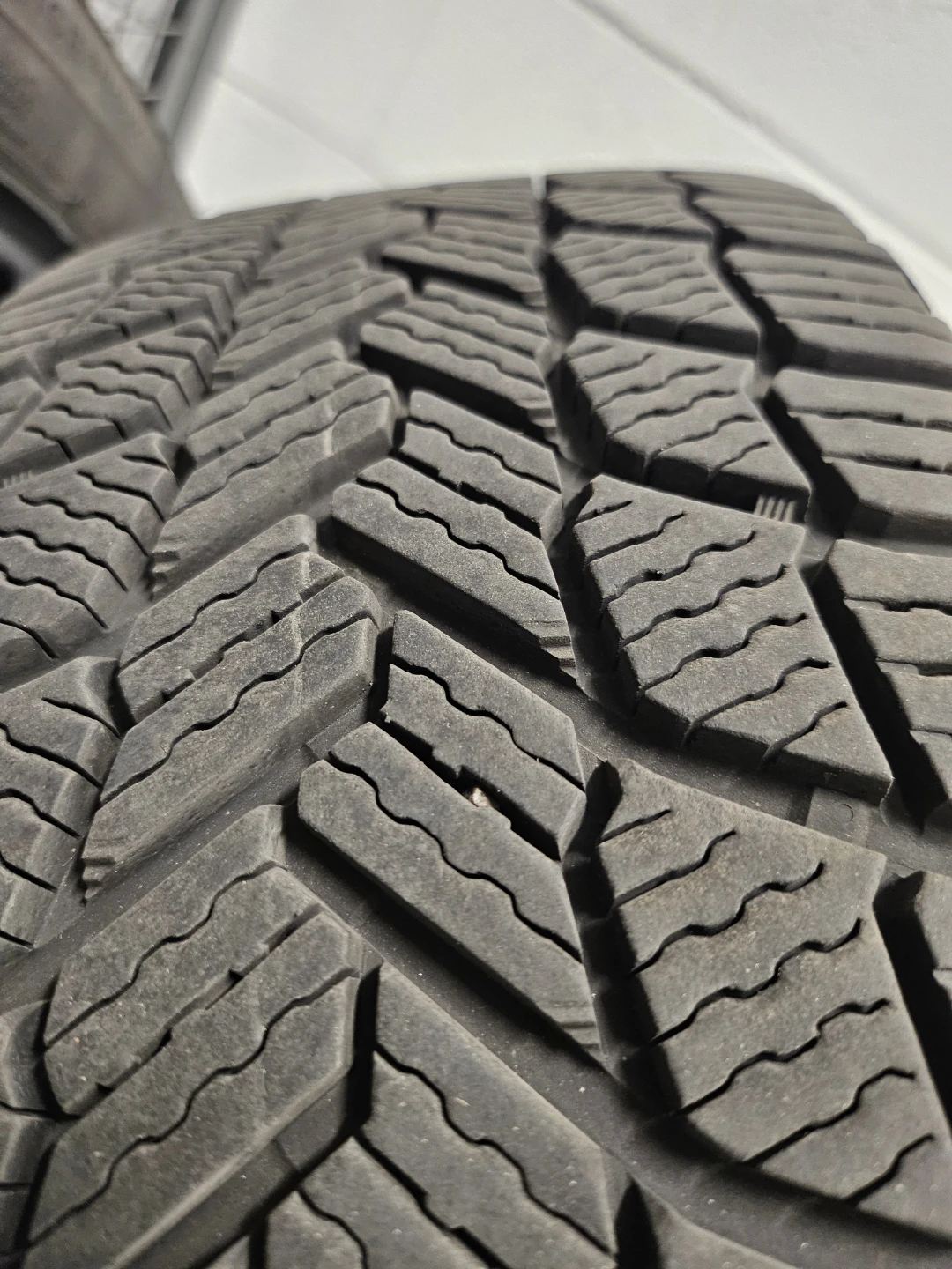 Set of 4 Michelin X-Ice Snow Tires with Rims - photo 4