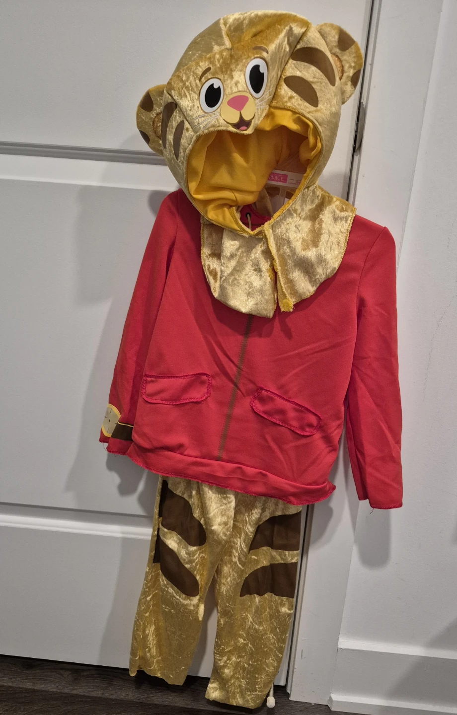 Daniel Tiger Costume Size 3T - photo 2