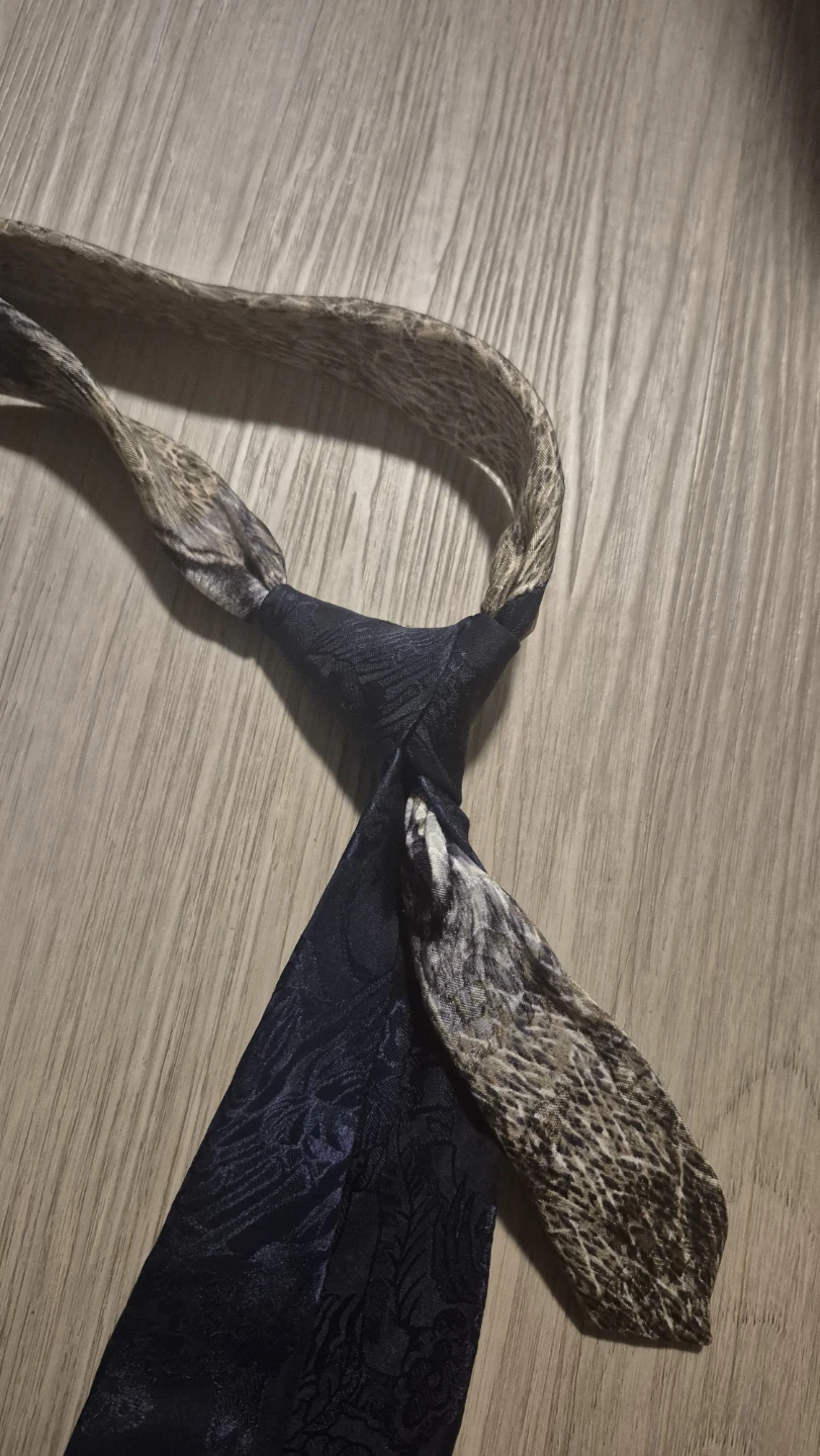 Endangered Species Gray Wolf Tie - photo 3