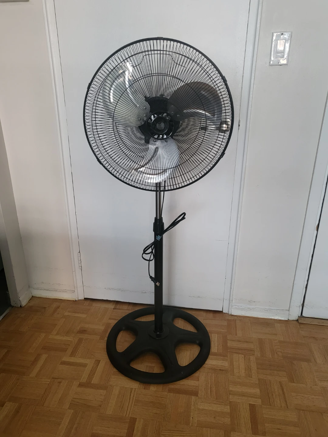 Cool Breeze Metal Fan $50 18"Inch
