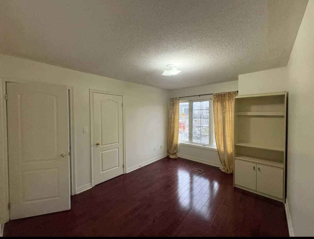 Spacious Private bedroom with separate washroom for rent. - photo 2