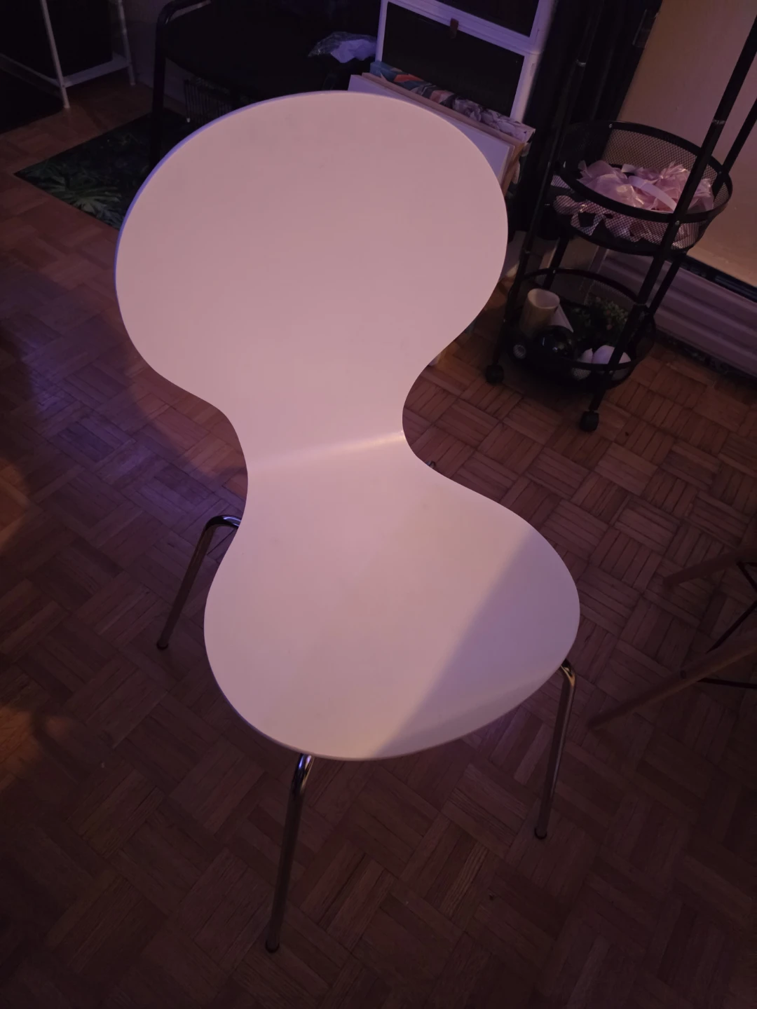 ikea dining table with unique legs - photo 2
