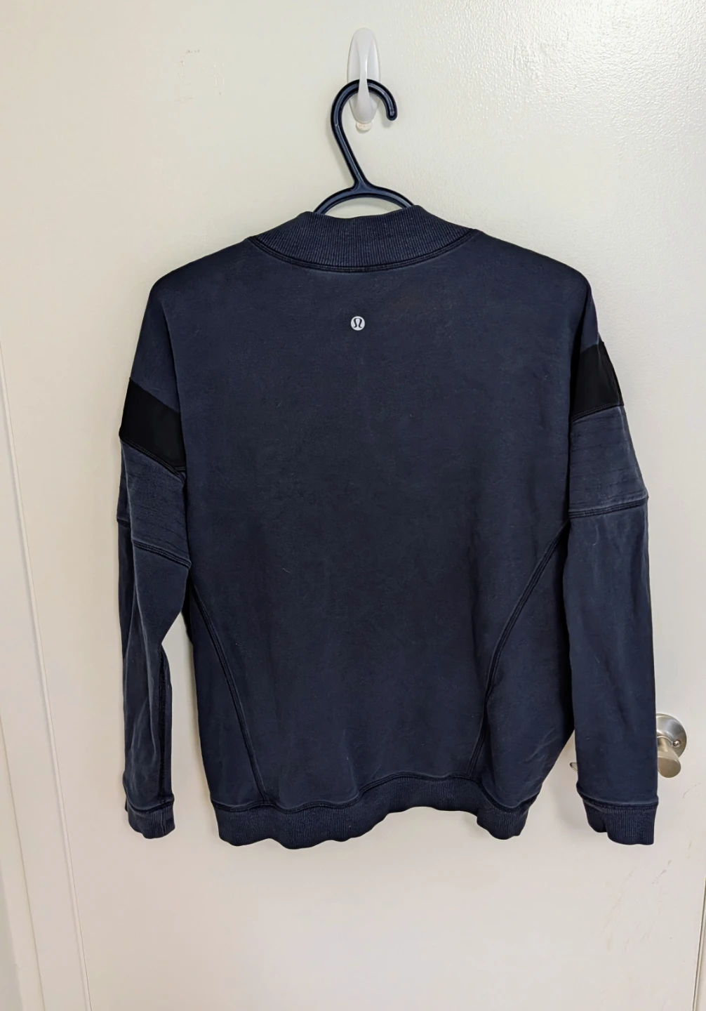 Lululemon Deep V-Neck Black Pullover - Women's Small - photo 2
