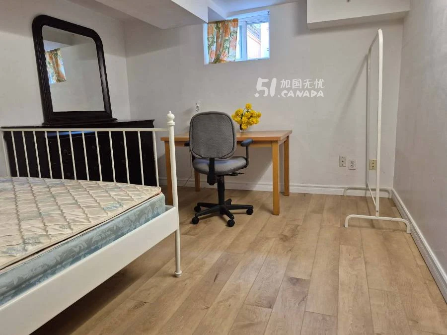 7 mins to warden station. large nice clean room for rent