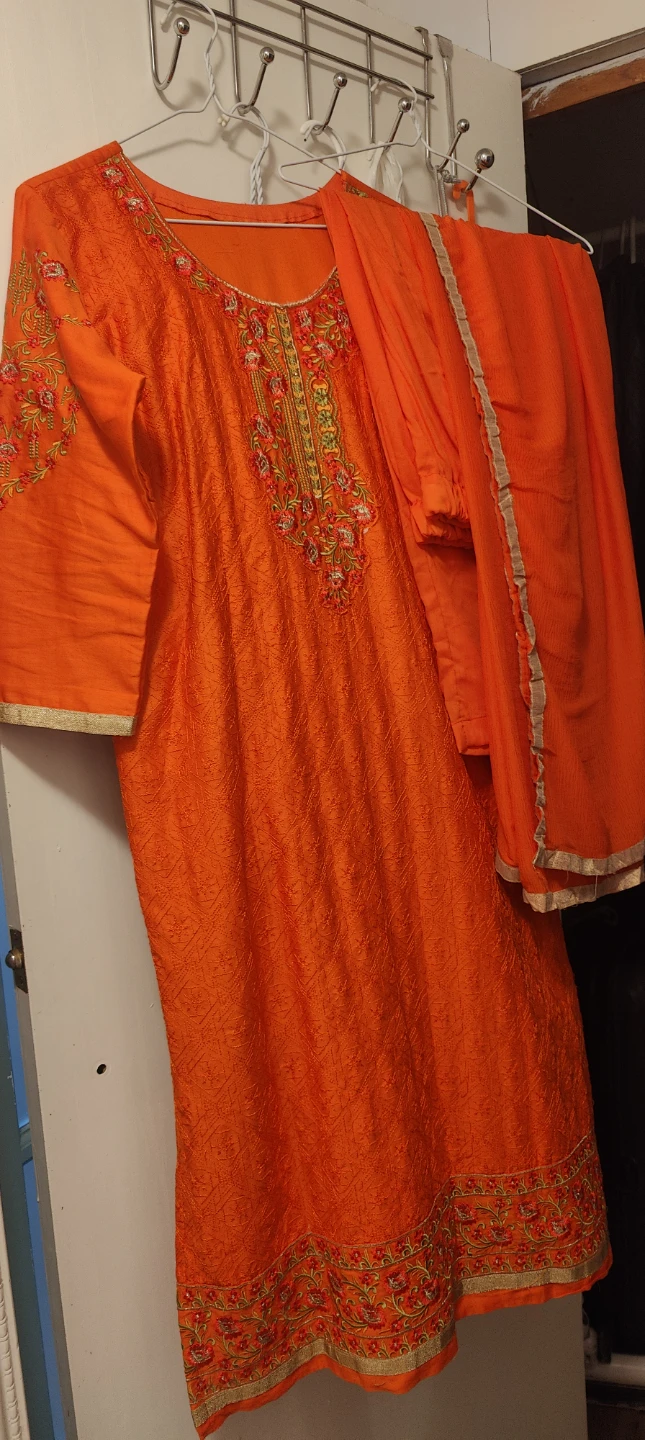 Orange Embroidered kurta with ankle pants and dupatta - photo 4