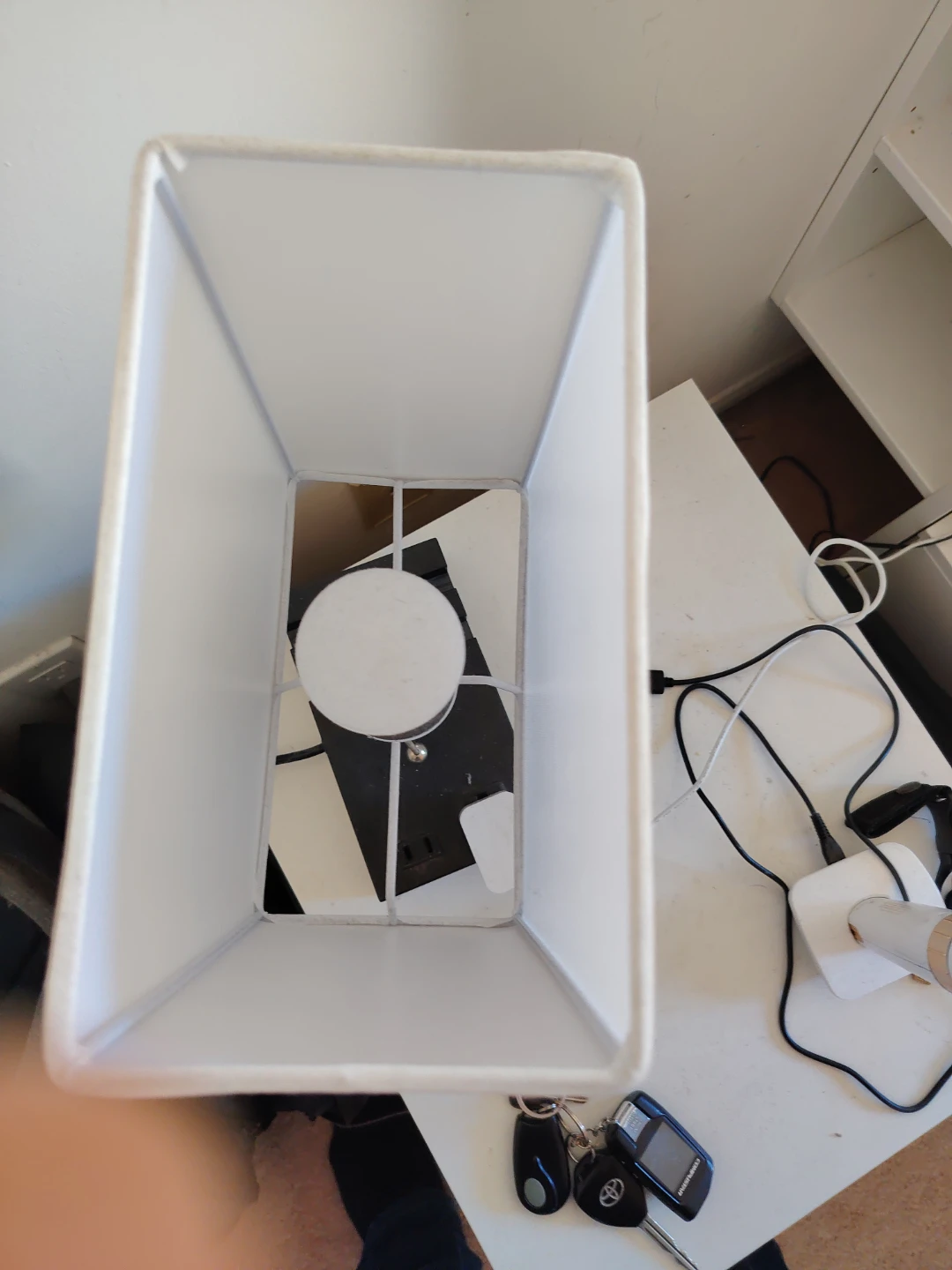 Table lamp with built-in power outlets - photo 2