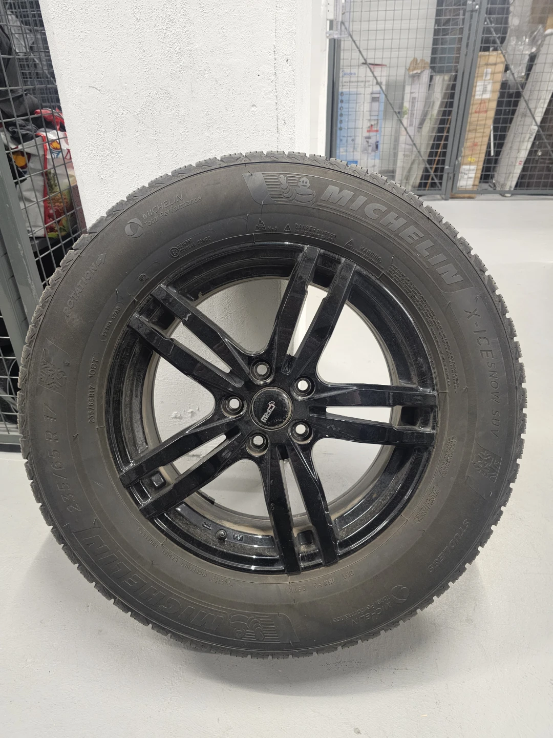 •2023 DOT Michelin X-Ice SUV + MSW Black Wheels 235/65R17