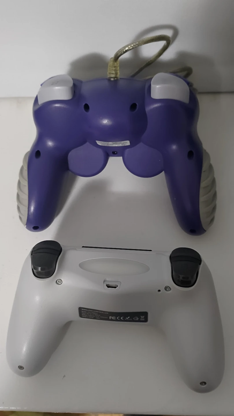 Mad Catz GameCube Controller and no-original PS 4 Controller - photo 5