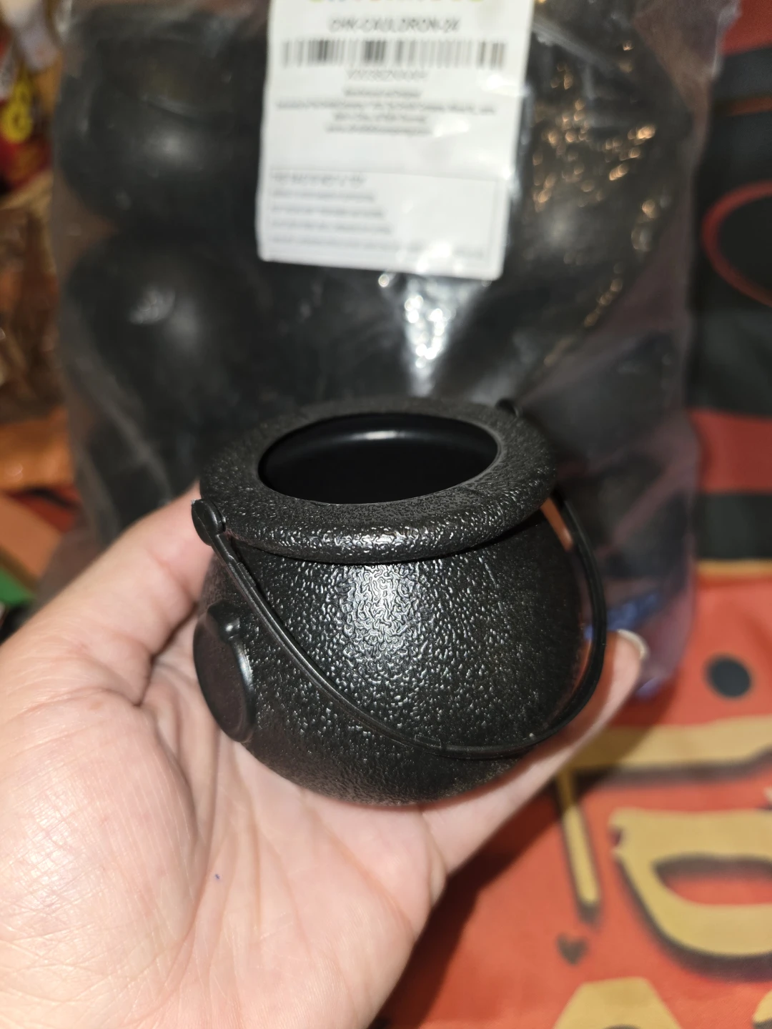 Chochkees Mini Black Cauldrons 24 Pack - photo 2