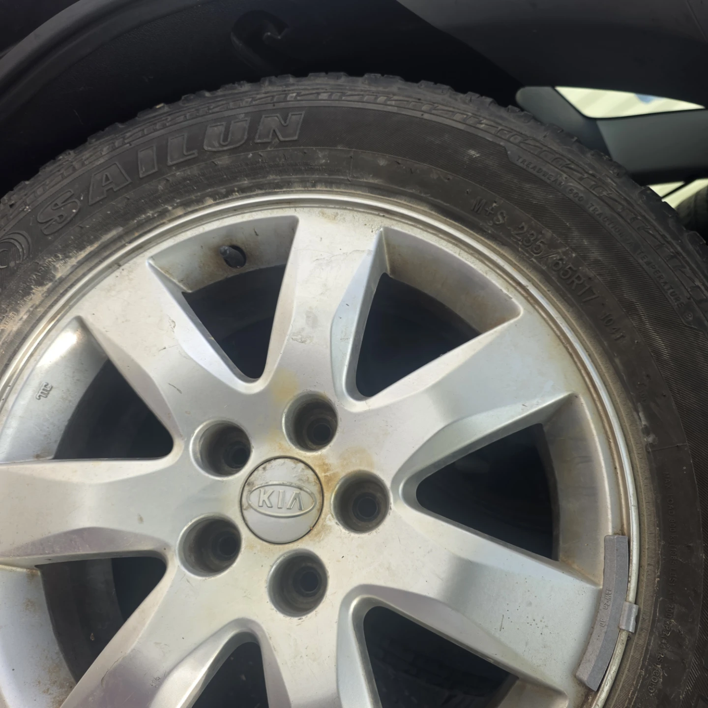 Set of Kia Wheels with 235/65R17 Tires inclu rims - photo 2