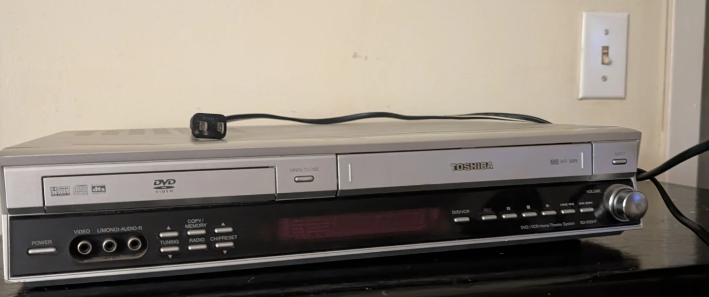 Toshiba DVD/VCR Home Theater System SD-V55HT