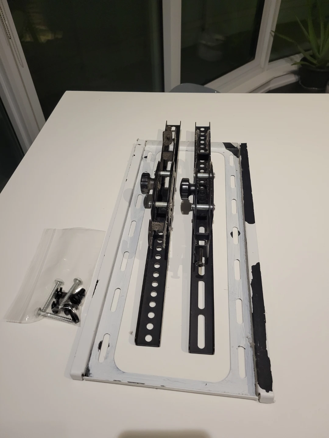 Universal Wall Mount TV Bracket