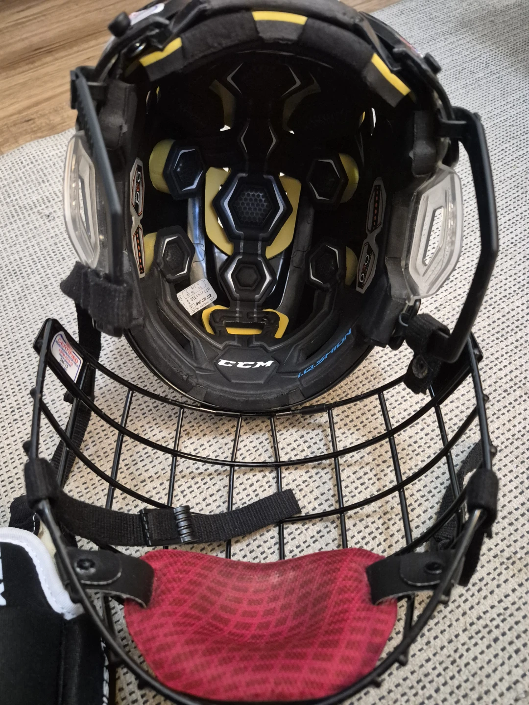 CCM Hockey Helmet and Tacks Gloves Set - photo 5