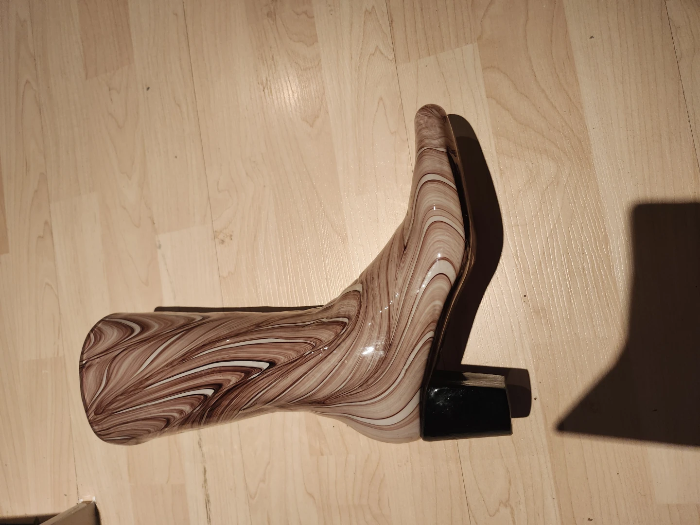 Hand blown Glass boot-shaped vase - photo 3