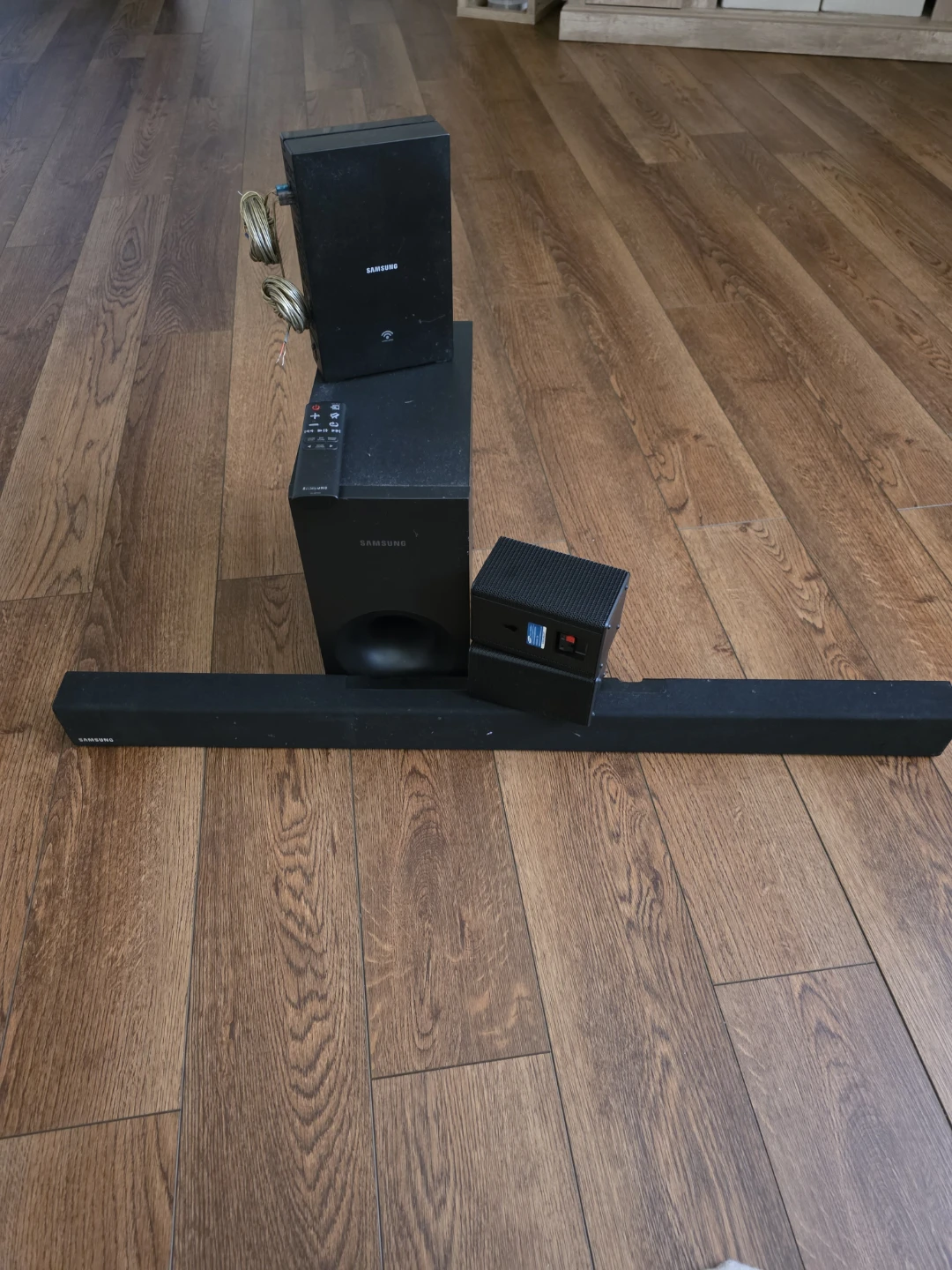 Samsung Soundbar System with Subwoofer and Speakers