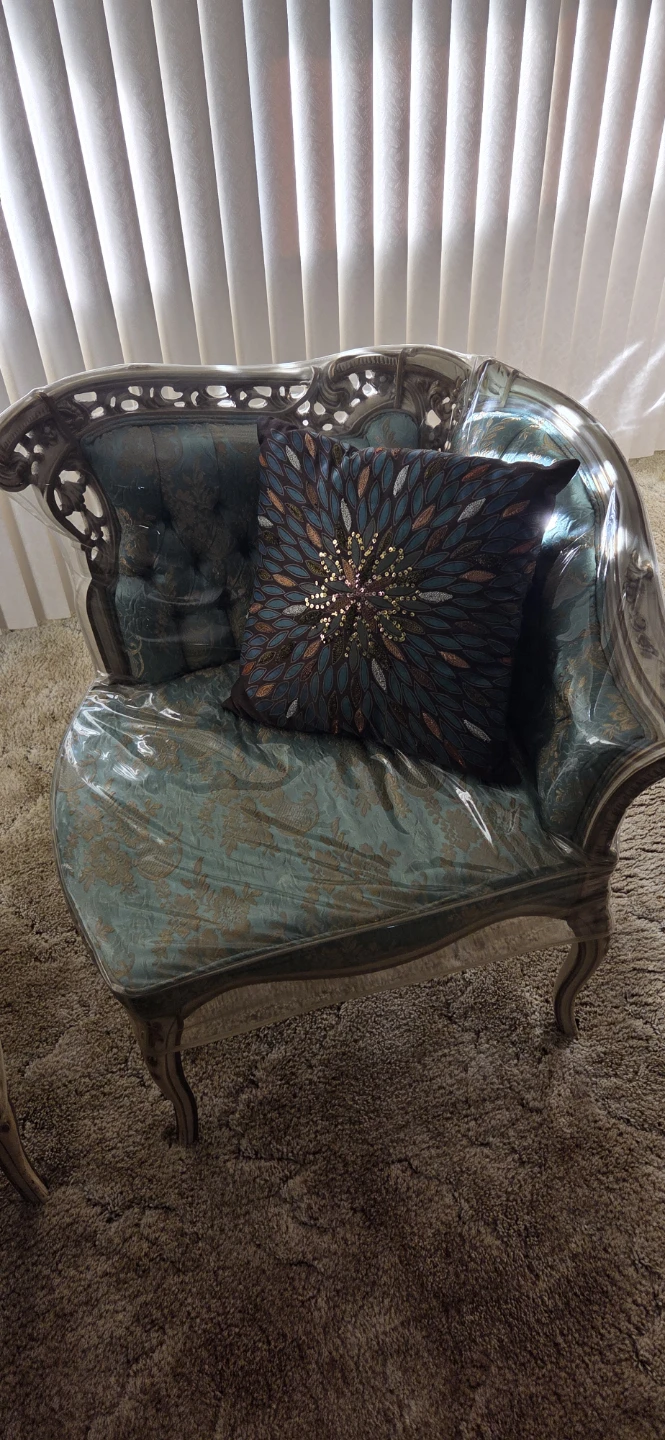 Pair of Vintage French Provincial Style Accent Chairs - photo 2