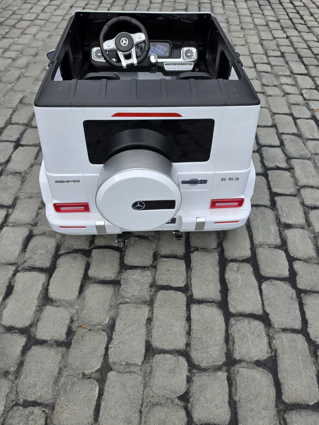 White Mercedes-Benz AMG G63 Kids Ride-On Car - photo 5