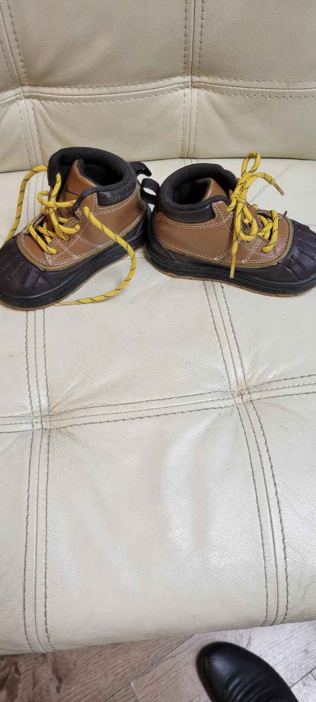 Nike Toddler hiker Boots Brown/Yellow sz 7 - photo 2