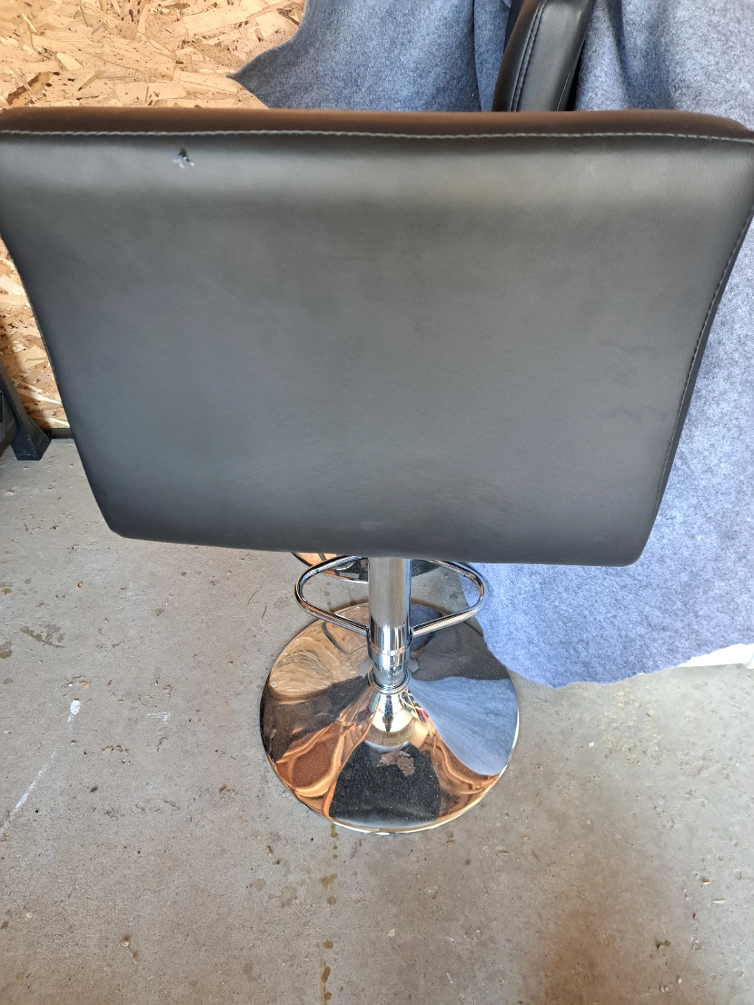 2 leather bar stools. - photo 3