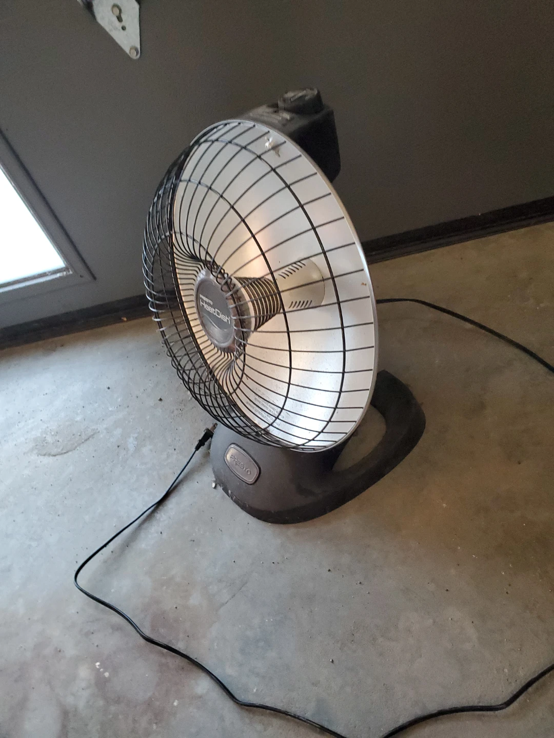 Presto HeatDish Electric Heater - photo 2