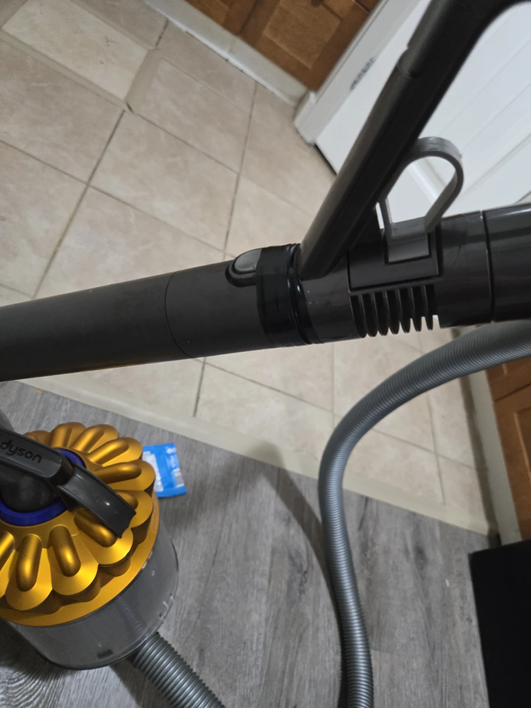 Dyson vaccum - photo 2