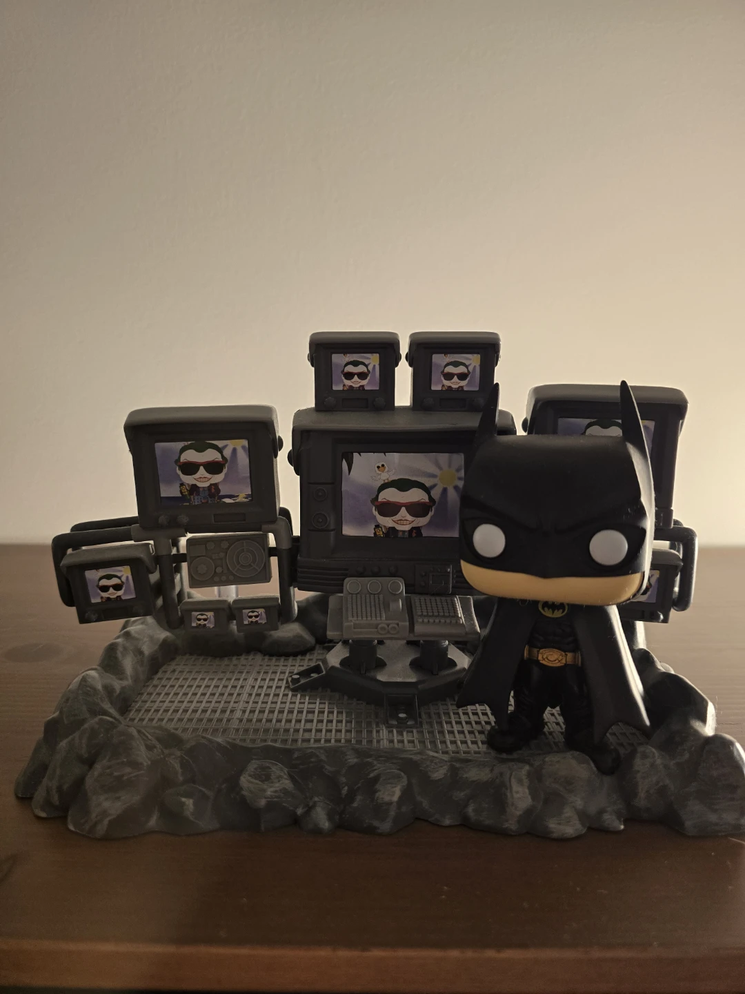 Funko Pop Town Batman with Batcomputer - photo 2