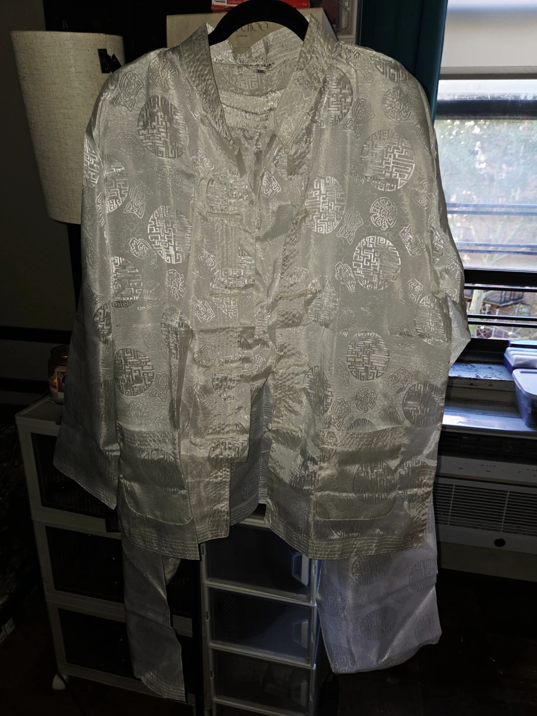 Ye Mei Sida Pearl/White Silken Chinese Tunic/Pant in a Men's 2XL