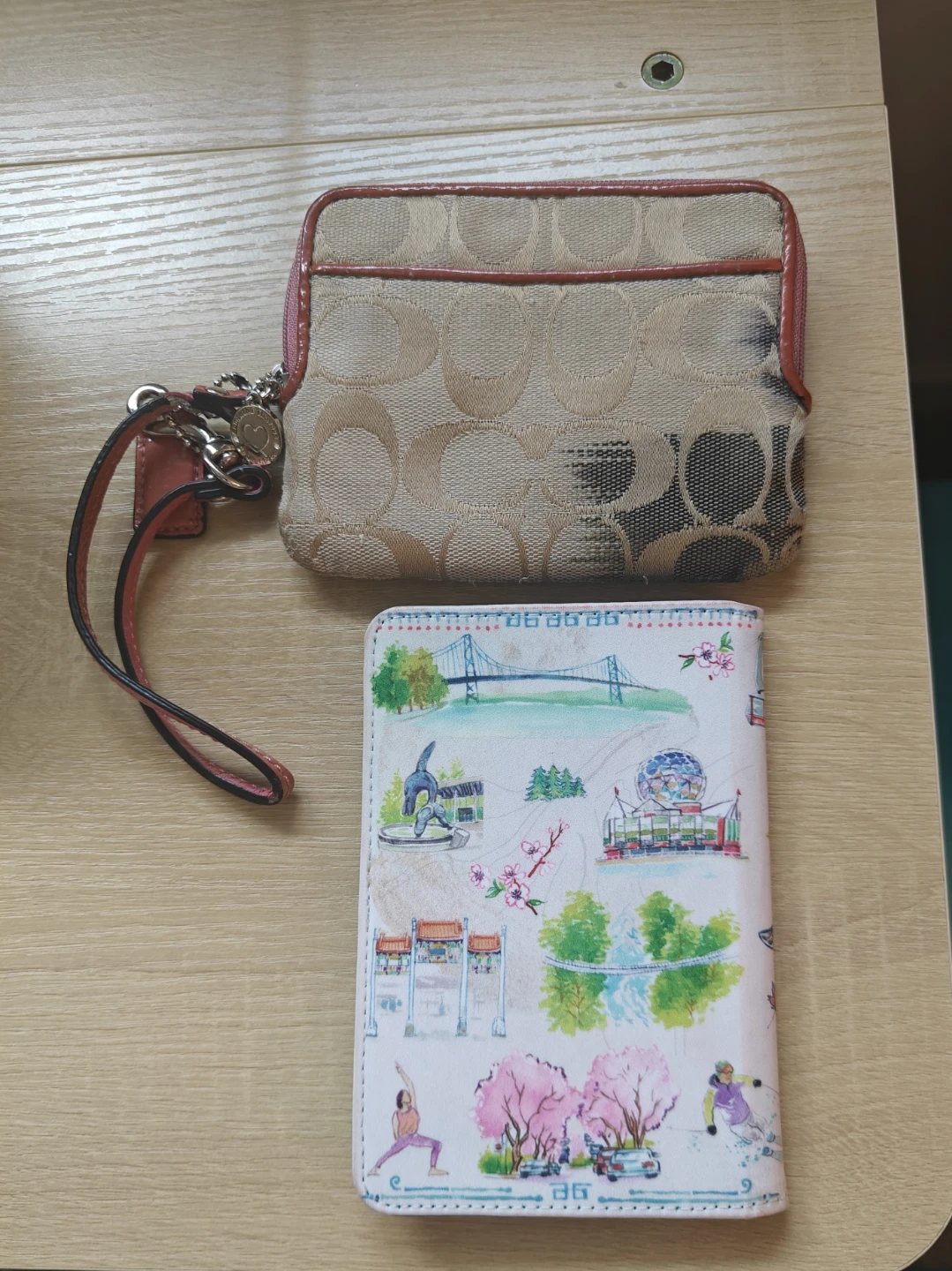 Coach wristlet and Artwings passport holder set - photo 3