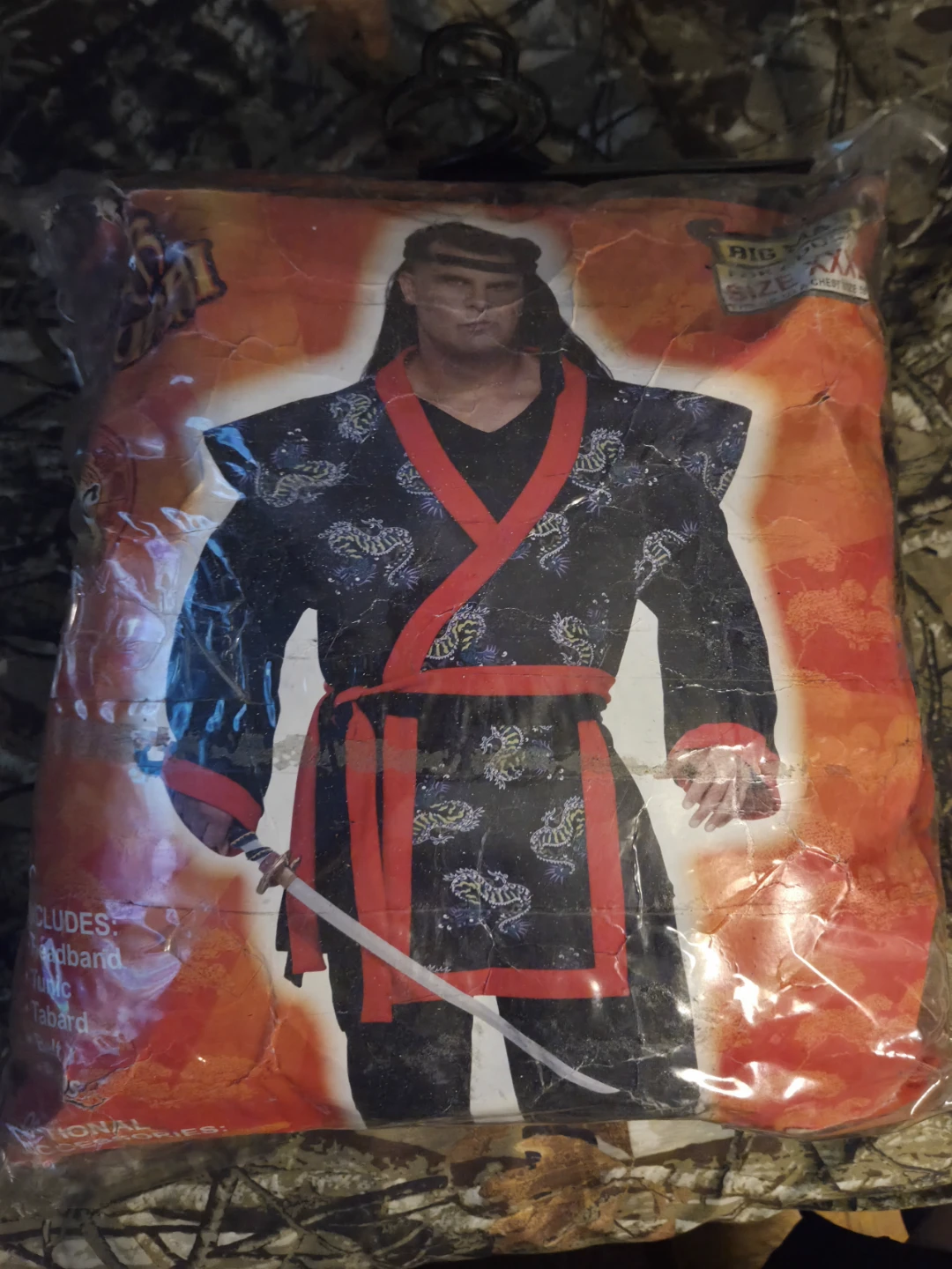 Samarai Warrior Costume in a Men's 3XL w/ Japanese Samarai Wig