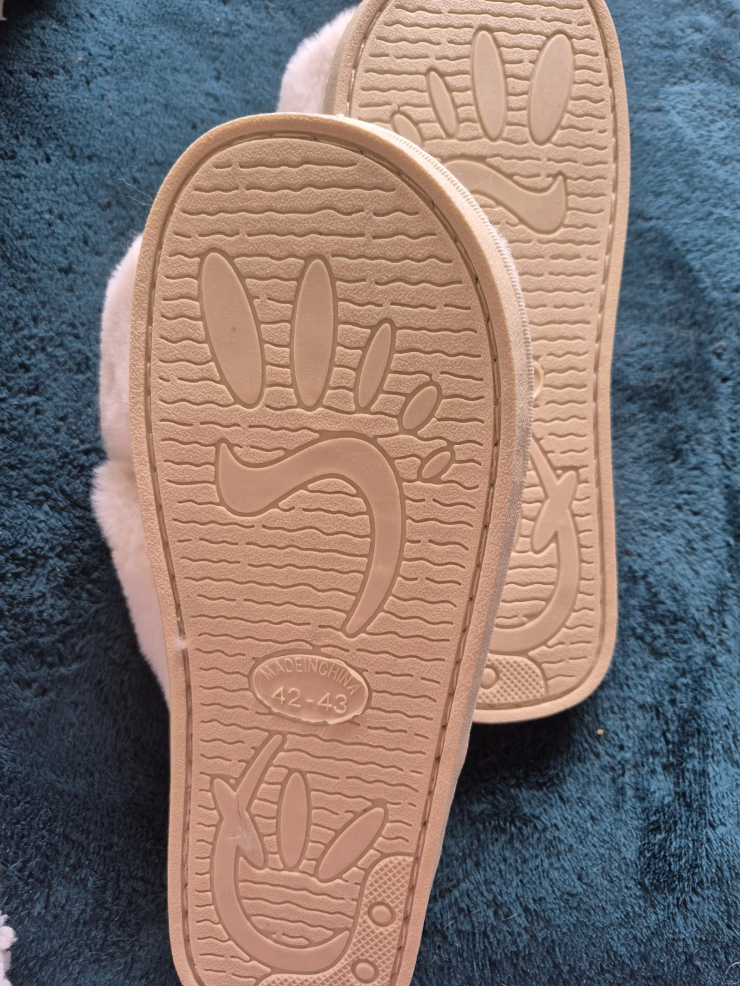 Cream Faux Fur Cross-Strap Slippers - photo 2