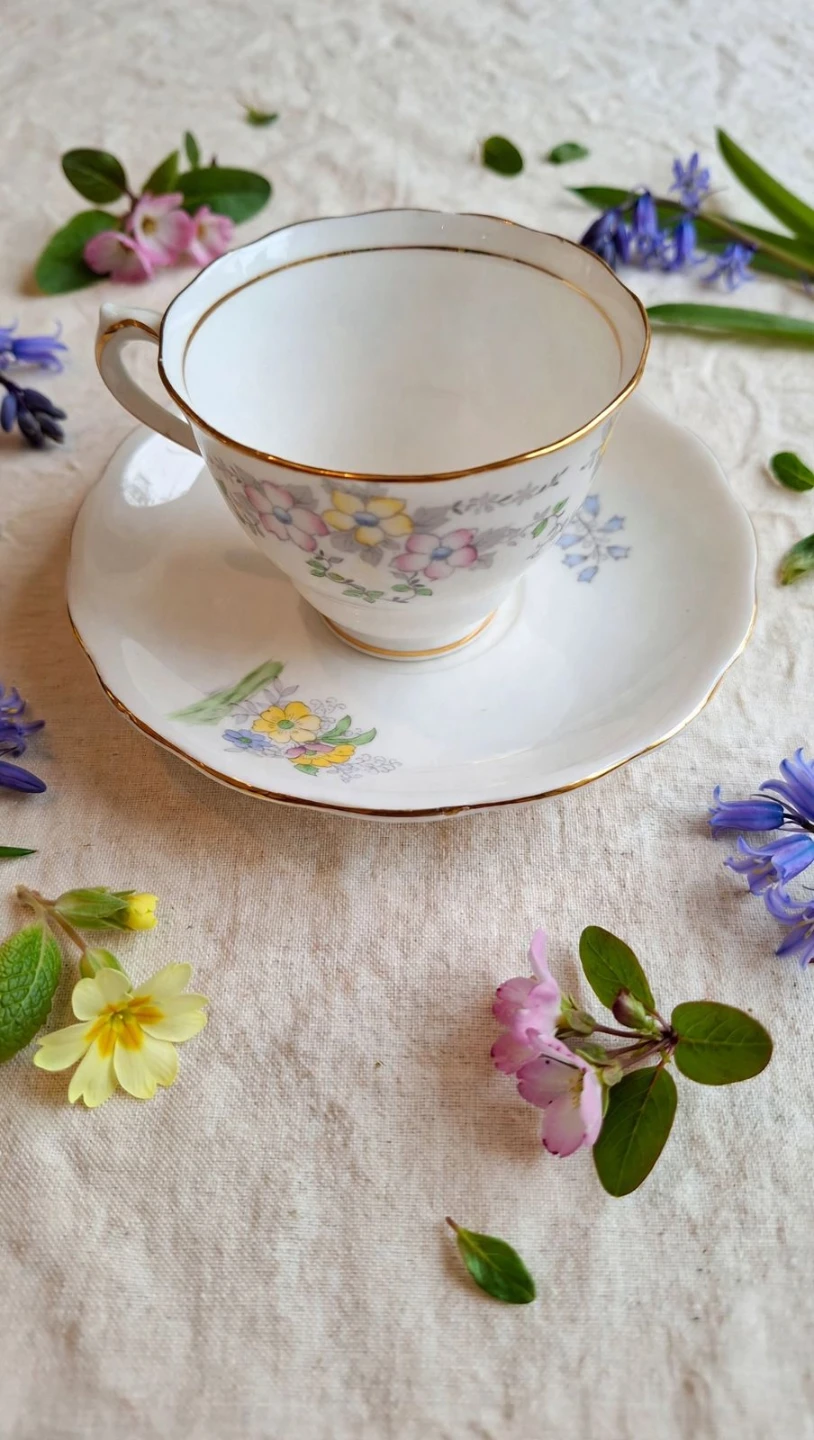 Colclough Spring Flowers Bone China Teacup & Saucer - photo 3