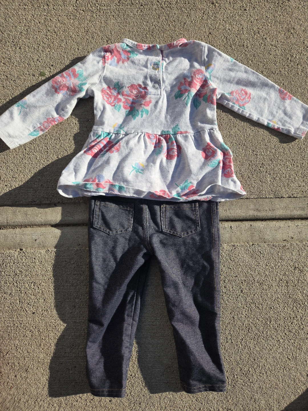 Carters Baby Girl 2-Piece Outfit 18 Months - photo 2