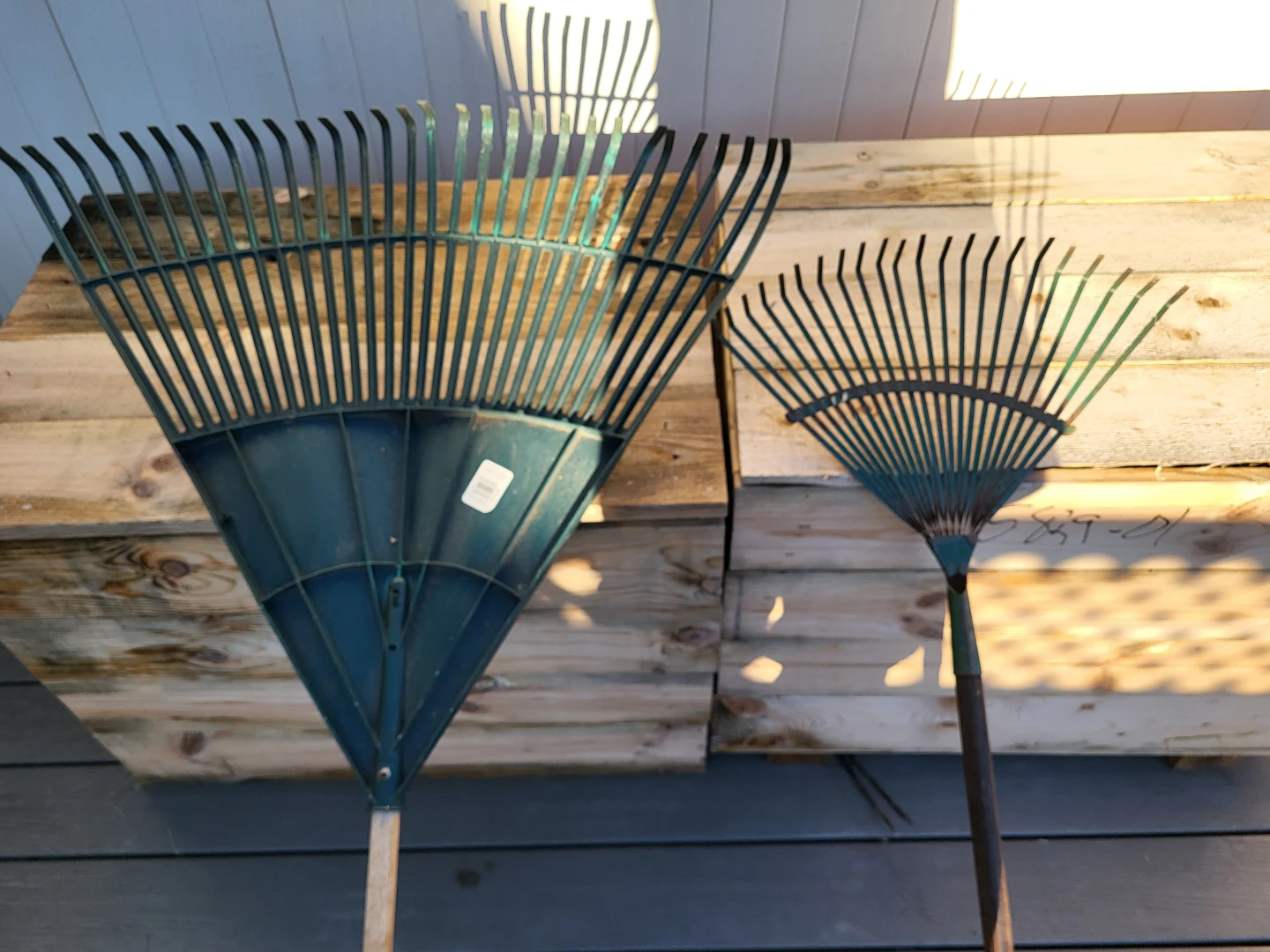 Garden Leaf Fan Rakes - photo 3
