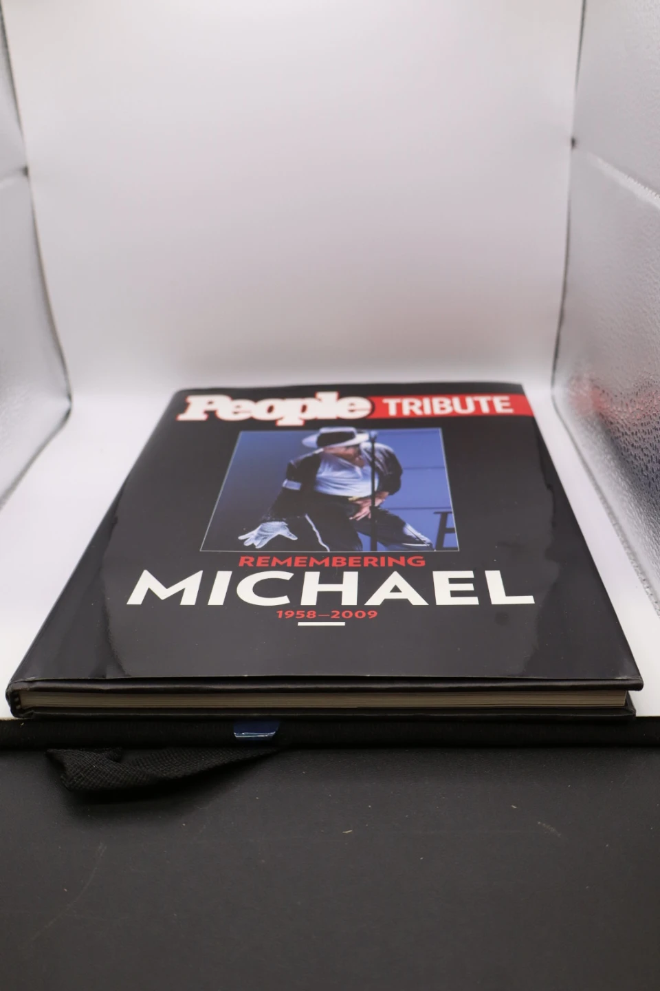 People Tribute Remembering Michael Jackson Magazine - photo 3