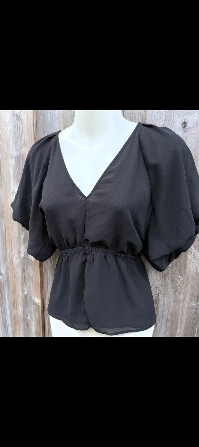 Black delicate V-Neck Puff Sleeve Blouse sz Med