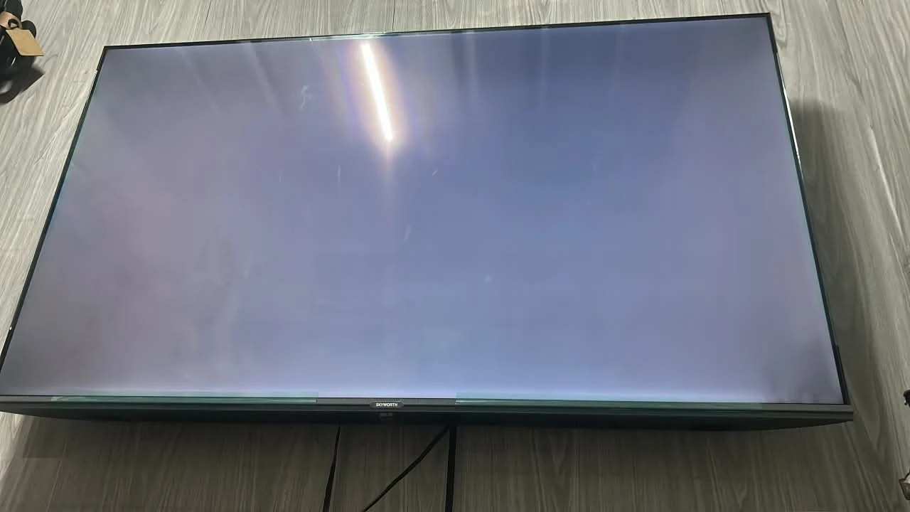 Skyworth 55 inch LED TV & wall mount