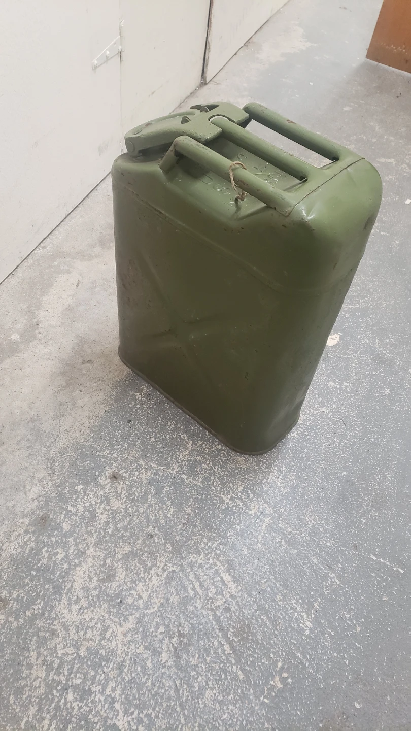 Military gas can - photo 2