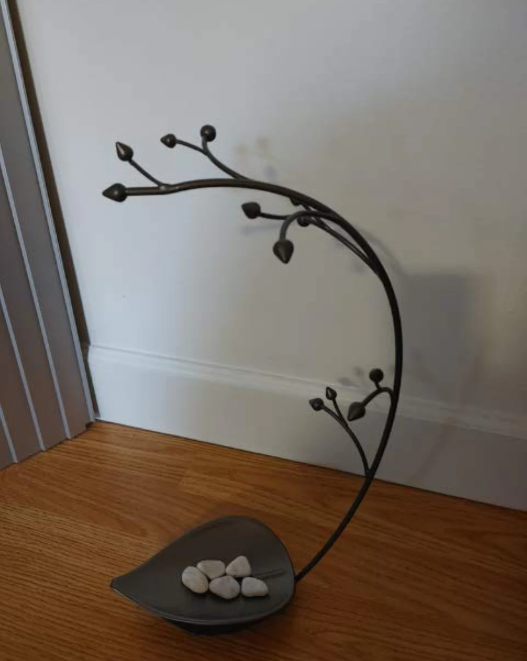 Metal Jewelry Holder with Leaf Base