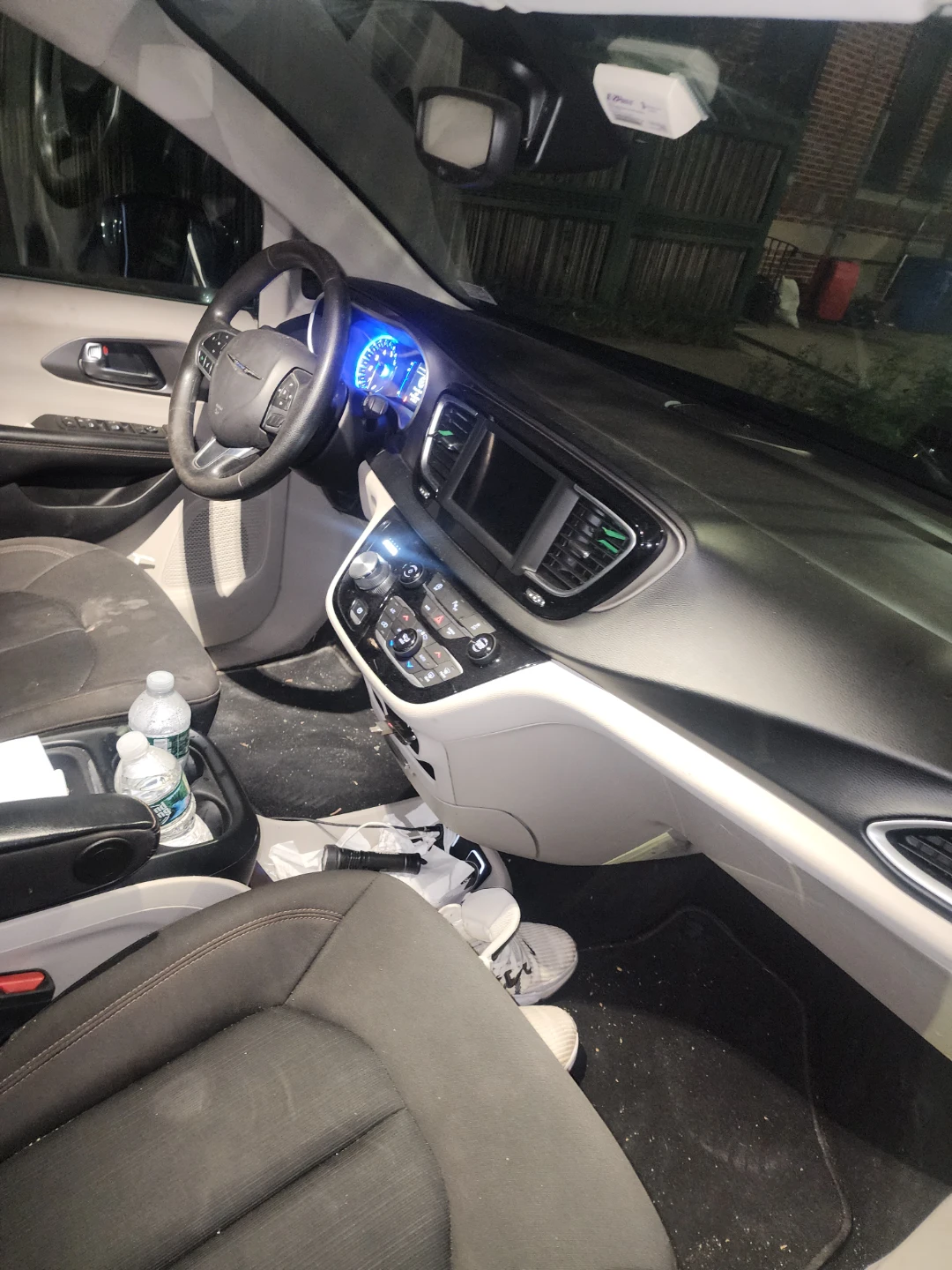 Chrysler Pacifica Driver and Passenger Seats - photo 4