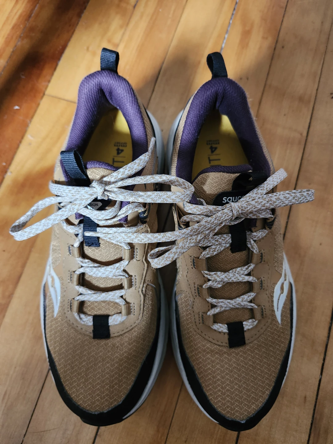 Almost new women's Saucony running shoes