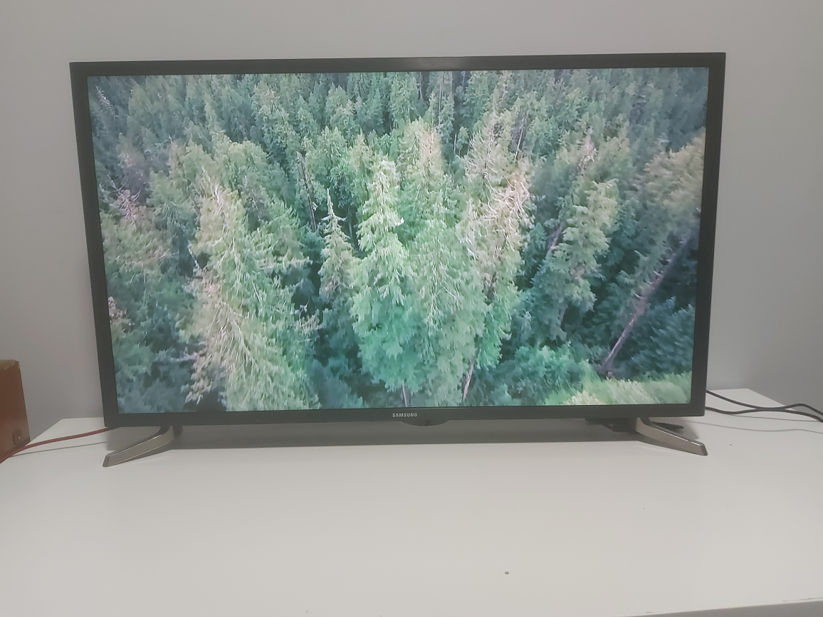 Samsung 32” Smart TV with Remote – Works Great - photo 2