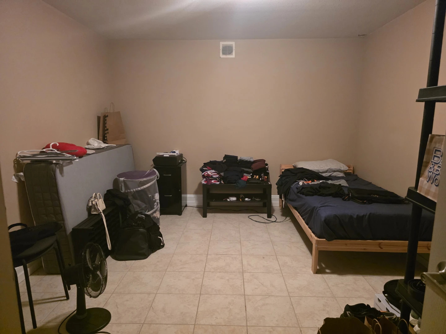 1 bed 1 bath for rent - photo 3