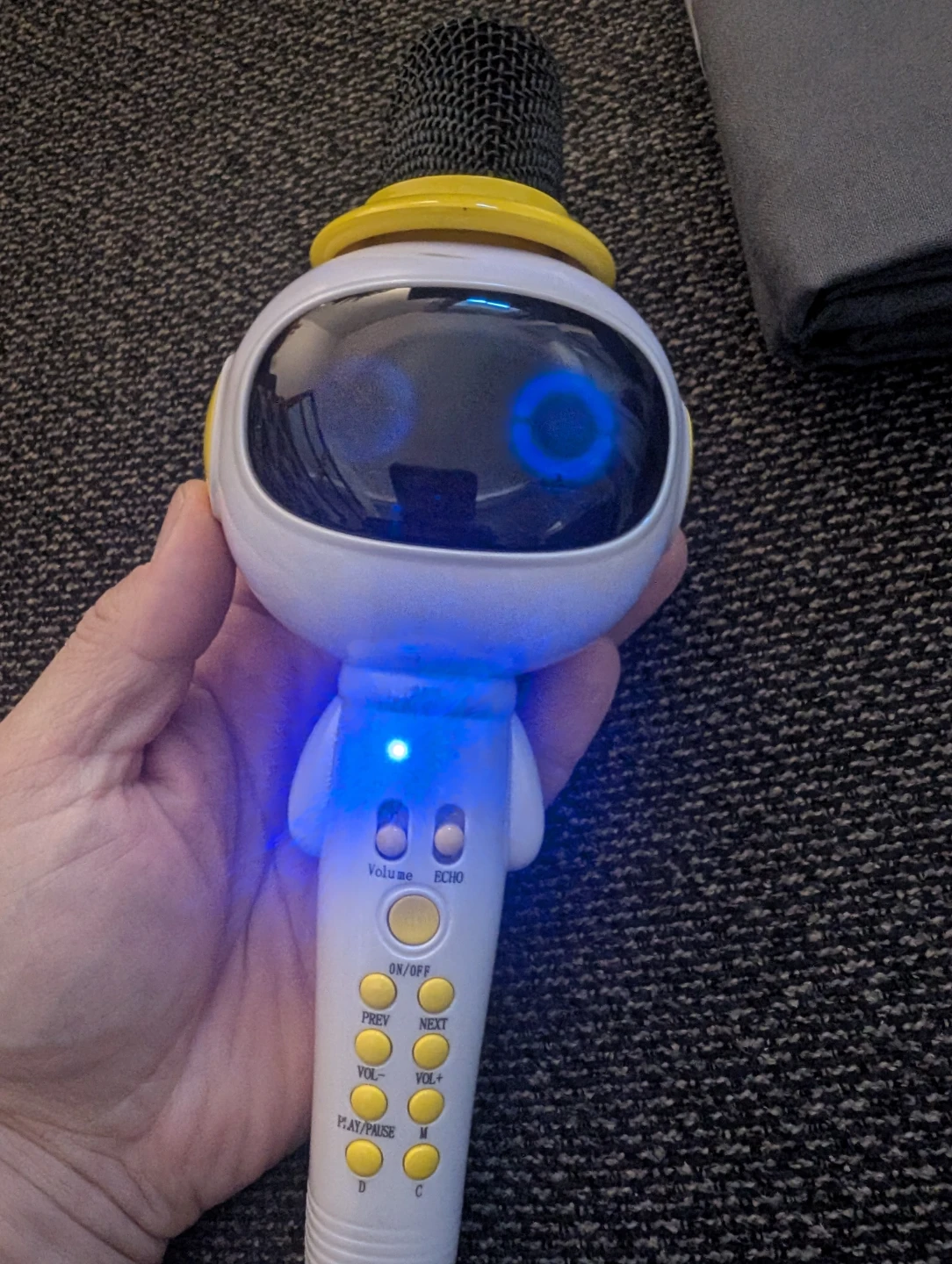 Robot-style wireless handheld karaoke microphone - photo 4