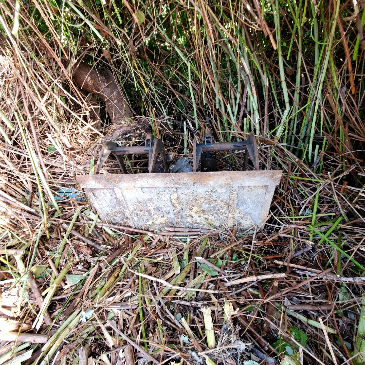Bobcat Grapple Bucket Attachment - photo 5