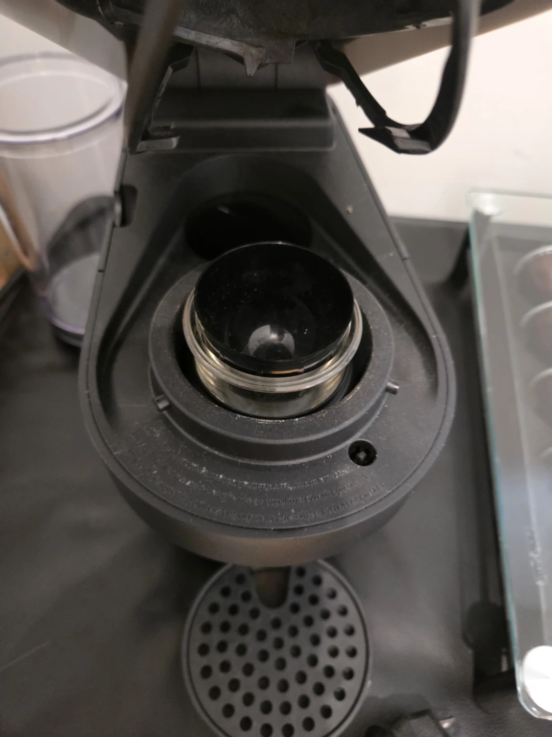 Nespresso Vertuo coffee machine with Capsule Holder - photo 3